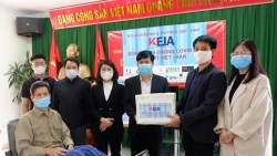 cong dong nguoi viet o irkutsk tang 4000 khau trang cho chien dich tinh nguyen cua lien bang nga