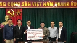 cong ty dow chemical viet nam trao tang vat tu y te tri gia hon 100 trieu dong cho benh vien nhiet doi trung uong 2 phong chong covid 19