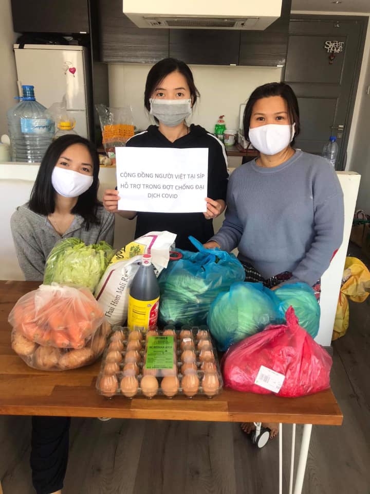 Cộng đồng người Việt tại Síp ủng hộ khẩu trang và nhu yếu phẩm giúp nước sở tại chống COVID-19 cong dong nguoi viet tai sip ung ho khau trang va nhu yeu pham giup nuoc so tai chong covid 19