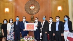 thu tuong anh lan dau xuat hien truoc cong chung sau mot thang nhiem covid 19