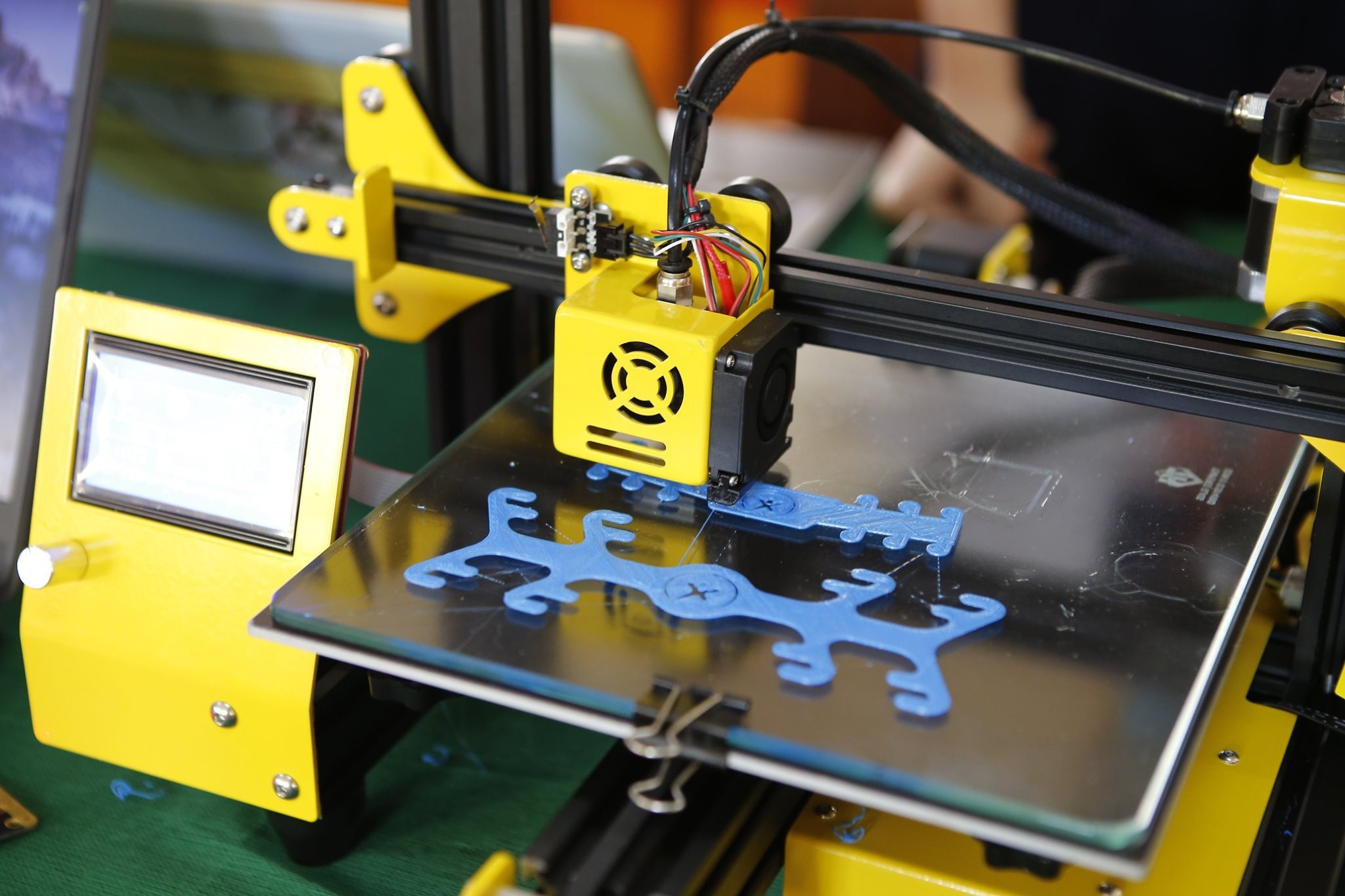 The Dariu Foundation hỗ trợ học sinh Việt Nam học trực tuyến về in 3D phụ kiện khẩu trang và vận hành máy trợ thở the dariu foundation ho tro hoc sinh viet nam hoc truc tuyen ve in 3d phu kien khau trang va van hanh may tro tho