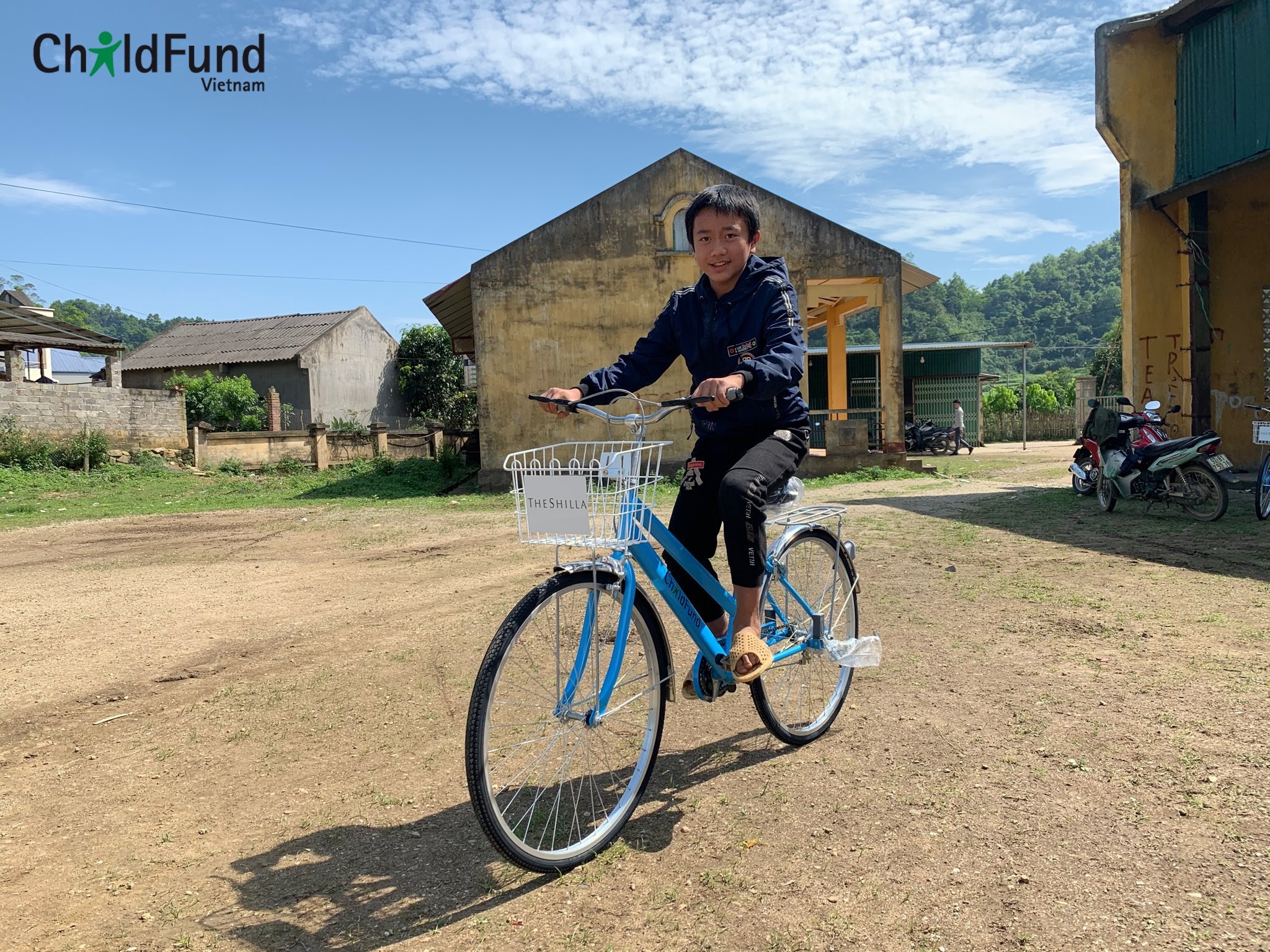 ChildFund trao tặng xe đạp cho trẻ em nghèo tại Bắc Kạn và Cao Bằng childfund trao tang xe dap cho tre em ngheo tai bac kan va cao bang