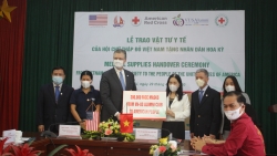 tiep nhan ho tro 130000 khau trang cua cong ty hanesbrands