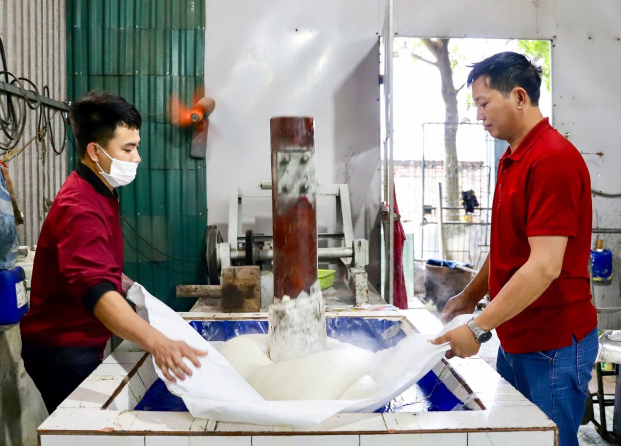 Bánh giầy giã tay - đặc sản vùng đất Tổ Bánh giầy giã tay - đặc sản vùng đất Tổ