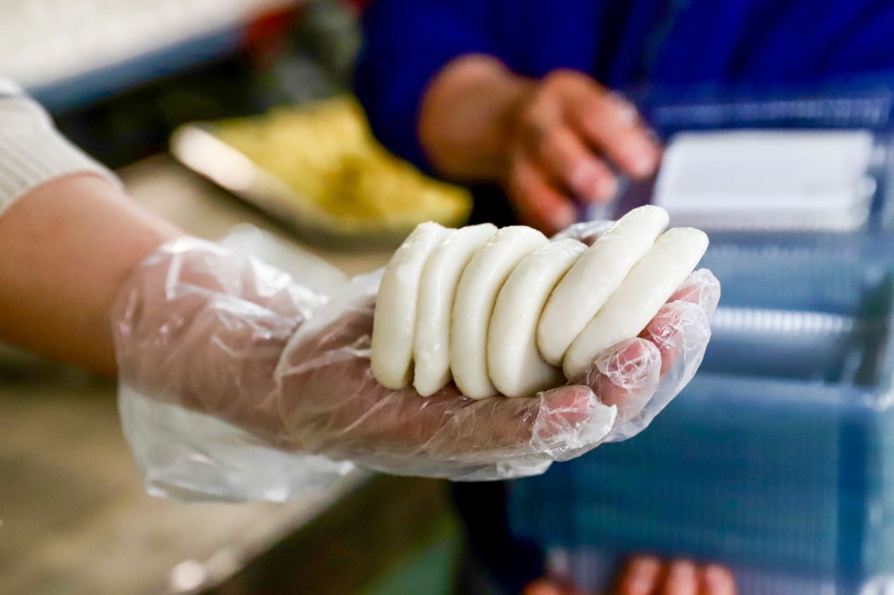 Bánh giầy giã tay - đặc sản vùng đất Tổ Bánh giầy giã tay - đặc sản vùng đất Tổ
