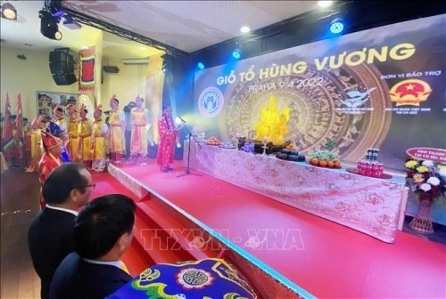 Người Việt tại nhiều quốc gia tưởng nhớ các Vua Hùng Người Việt tại nhiều quốc gia tưởng nhớ các Vua Hùng