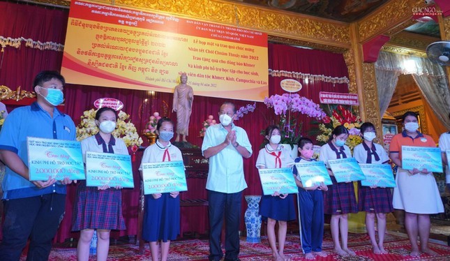 Trao 85 suất học bổng đến học sinh, sinh viên Khmer, sinh viên Lào, Kinh, Campuchia tại TP.HCM Trao 85 suất học bổng đến học sinh, sinh viên Khmer, sinh viên Lào, Kinh, Campuchia tại TP.HCM