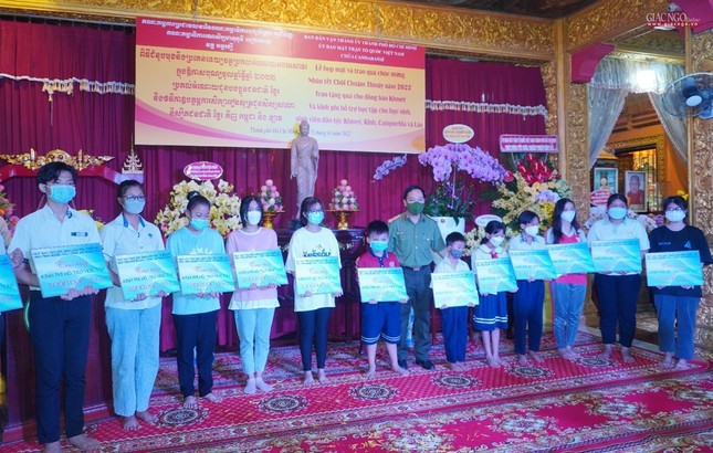 Trao 85 suất học bổng đến học sinh, sinh viên Khmer, sinh viên Lào, Kinh, Campuchia tại TP.HCM Trao 85 suất học bổng đến học sinh, sinh viên Khmer, sinh viên Lào, Kinh, Campuchia tại TP.HCM
