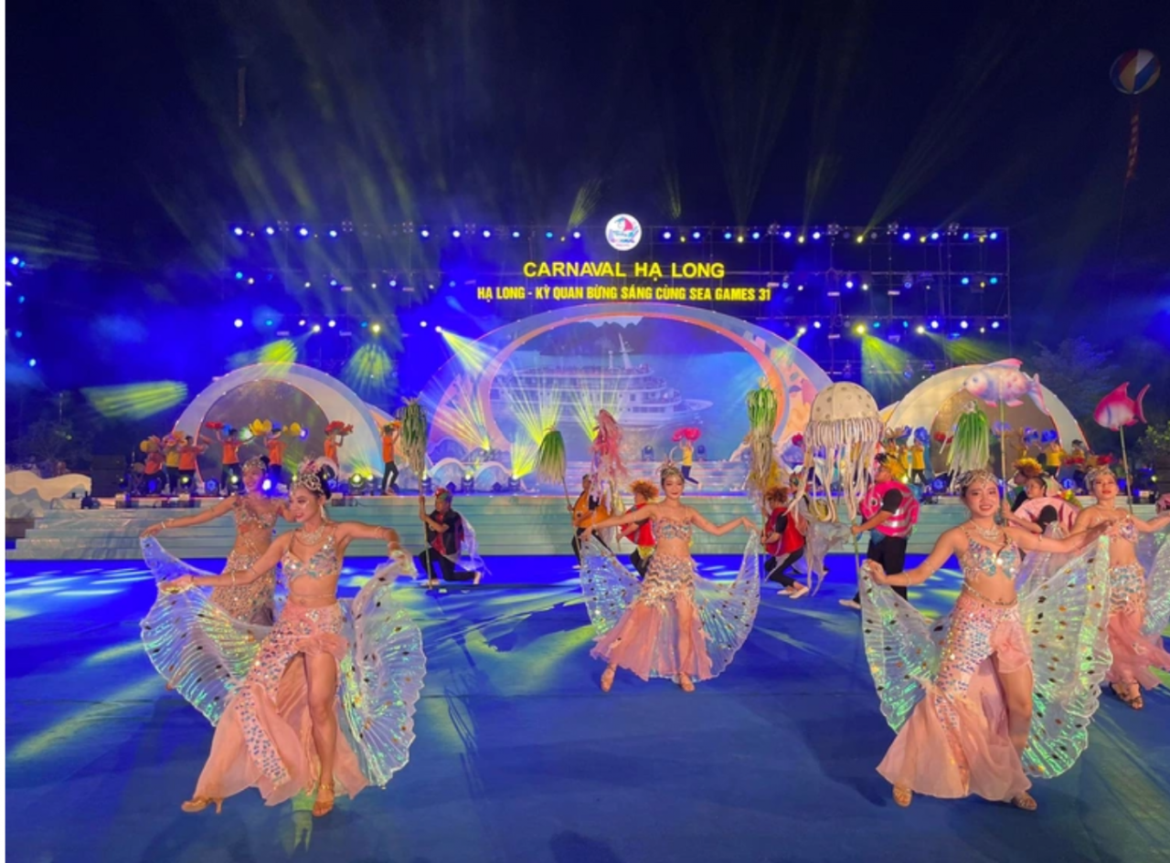 Carnaval Hạ Long 2022 trở lại sau hai năm gián đoạn vì COVID-19 Carnaval Hạ Long 2022 trở lại sau hai năm gián đoạn vì COVID-19
