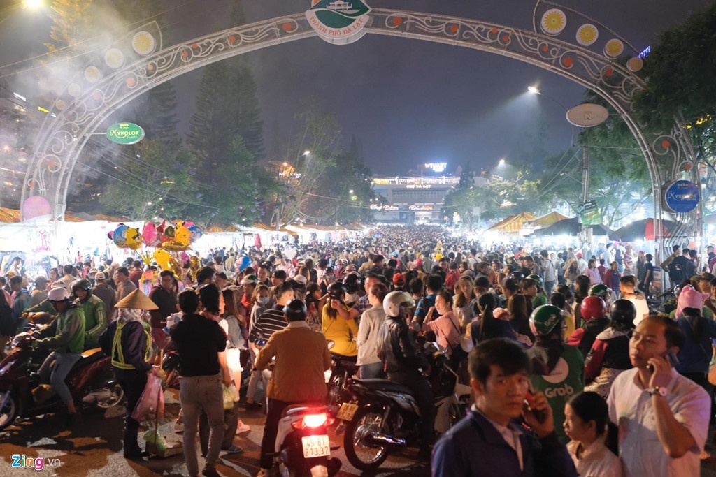 Nghỉ lễ 30/4-1/5: Nơi đông nghẹt khách, chỗ thưa vắng hiếm có nghi le 304 15 noi dong nghet khach cho thua vang hiem co