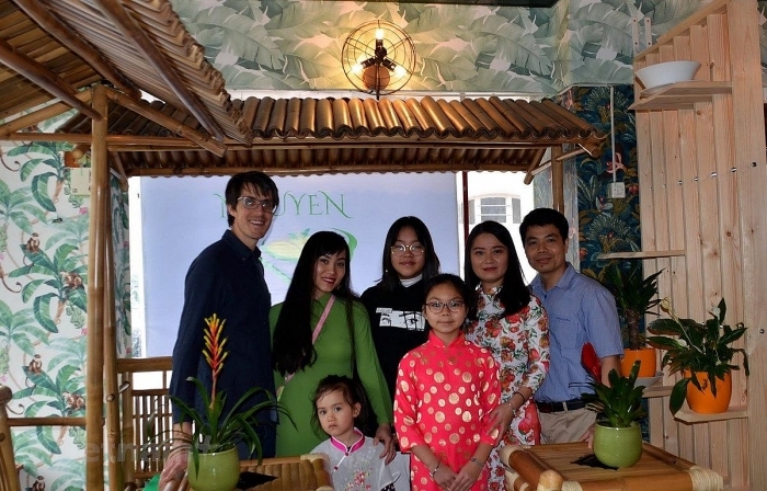Nhiều hoạt động chung tay giúp nước sở tại chống COVID-19 của người Việt tại Thụy Sỹ nguoi viet tai thuy sy co nhieu hoat dong chung tay giup nuoc so tai chong covid 19