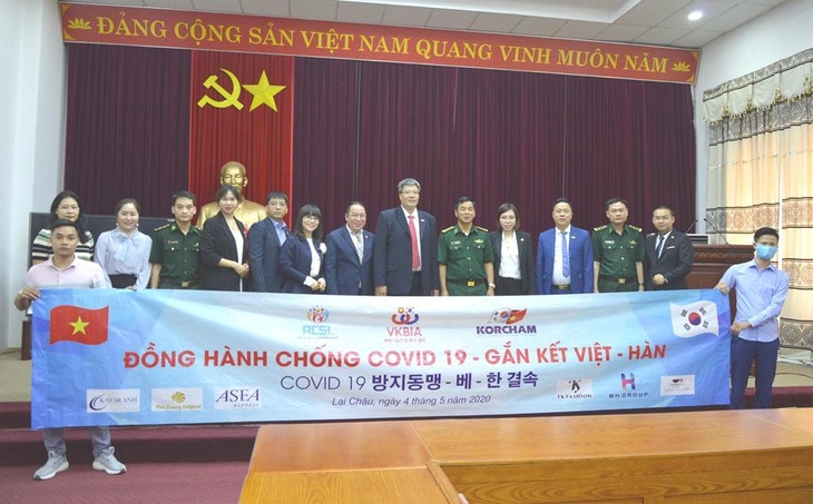 VKBIA trao 5.000 khẩu trang và nhiều vật tư y tế giúp tỉnh Lai Châu chống COVID-19 vkbia trao 5000 khau trang va nhieu vat tu y te giup tinh lai chau chong covid 19