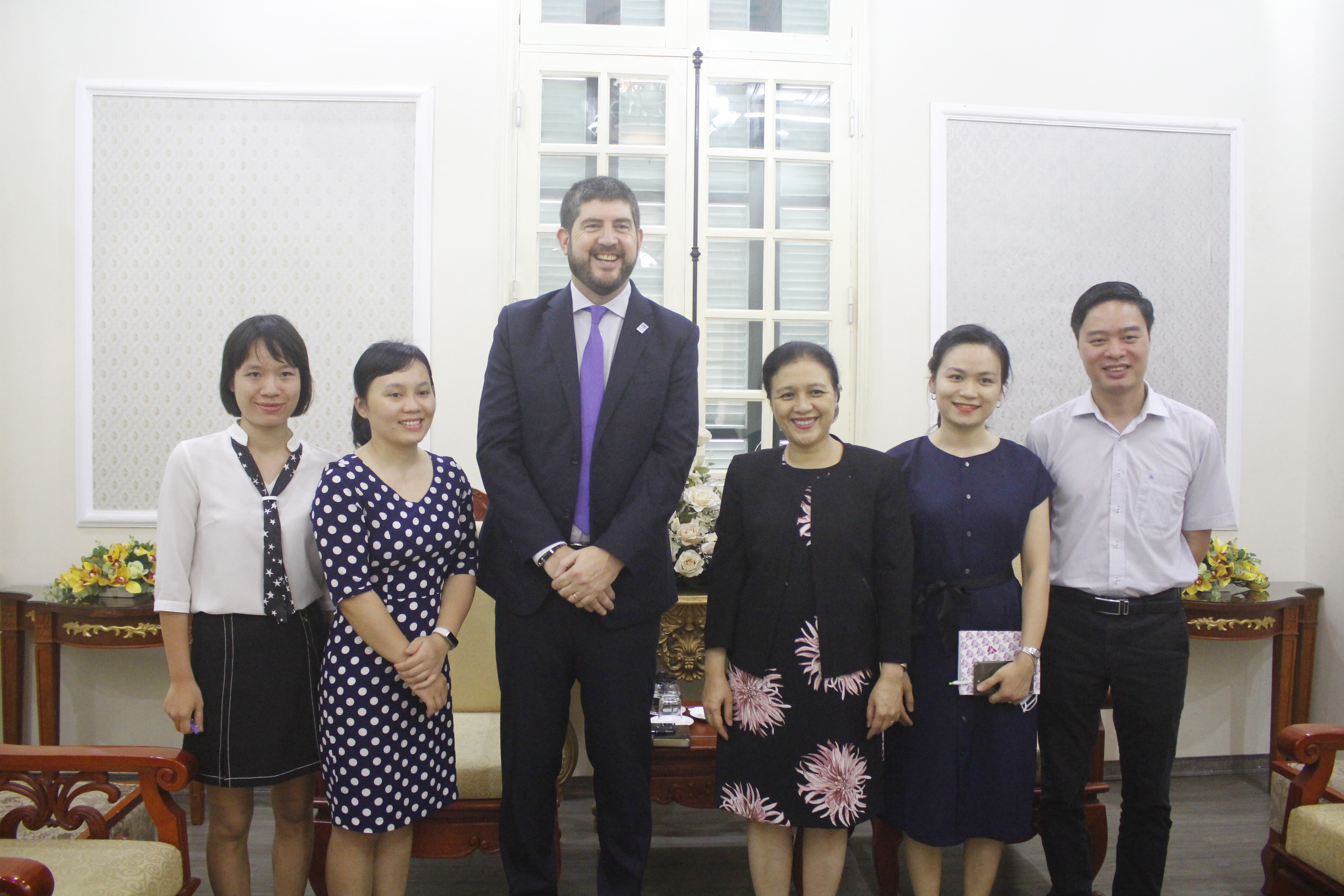 UNESCO muốn VUFO cùng tham gia Dự án "Vinh danh những anh hùng thầm lặng" unesco muon vufo cung tham gia du an vinh danh nhung anh hung tham lang