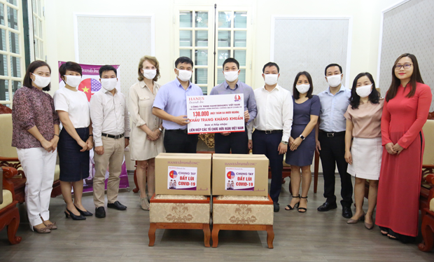 chinh phu viet nam trao 140000 khau trang y te giup nhat ban chong covid 19
