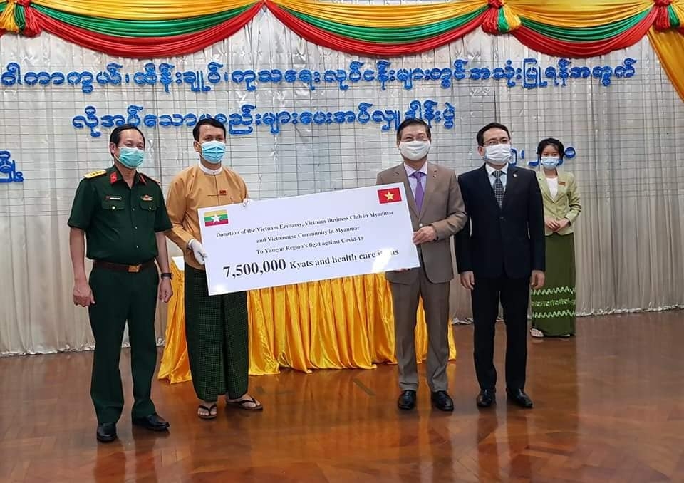 Người Việt tại Myanmar ủng hộ 7.5 triệu kyat giúp người dân vùng Yangon chống COVID-19 nguoi viet tai myanmar ung ho 75 trieu kyat giup nguoi dan vung yangon chong covid 19