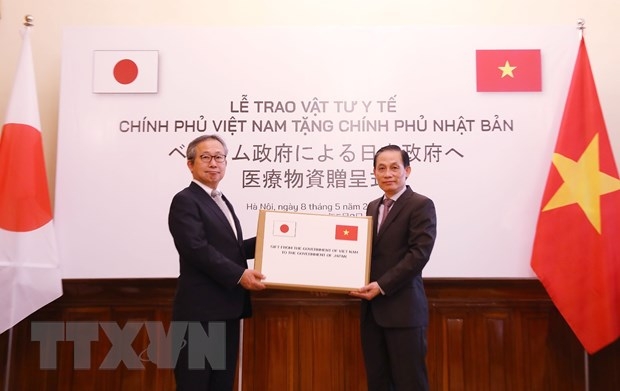 Chính phủ Việt Nam trao 140.000 khẩu trang y tế giúp Nhật Bản chống COVID-19 chinh phu viet nam trao 140000 khau trang y te giup nhat ban chong covid 19