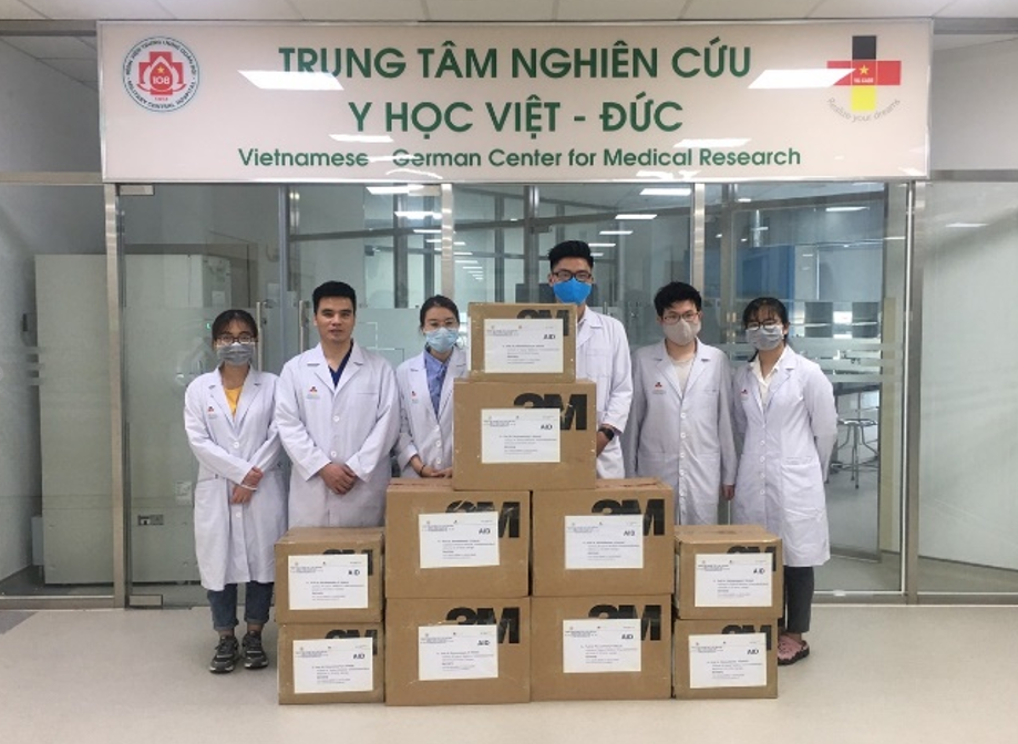 quoc hoi viet nam tang 20000 khau trang cho nghi vien ha lan chong covid 19
