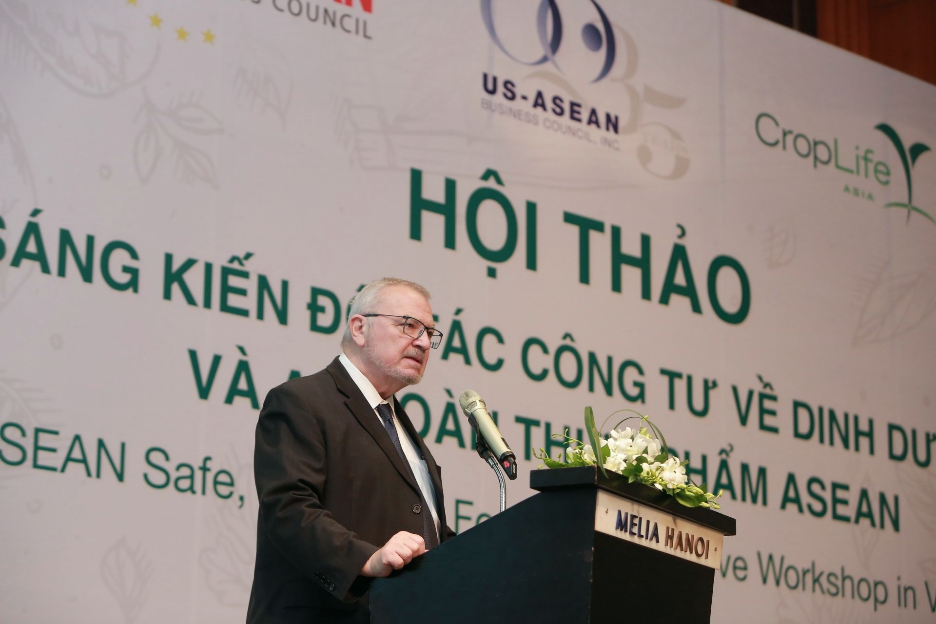 Cựu Đại sứ Mỹ Michalak: Chống dịch hiệu quả, dẫn dắt ASEAN, Việt Nam ghi điểm với bạn bè quốc tế cuu dai su my michalak chong dich hieu qua dan dat asean viet nam ghi diem voi ban be quoc te