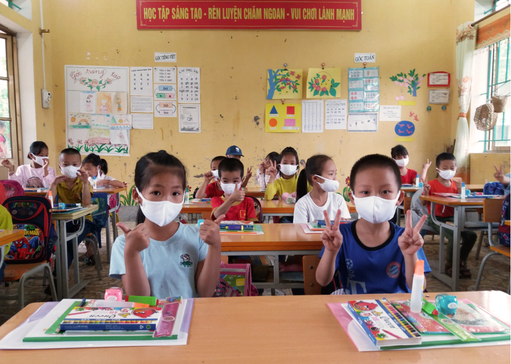 childfund viet nam ho tro dot 2 nhieu qua tang cho 3 tinh cao bang bac kan hoa binh