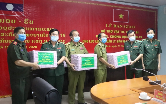 Biên phòng Việt Nam trao 3 tấn gạo và nhiều nhu yếu phẩm cho lực lượng quản lý, bảo vệ biên giới Lào chống COVID-19 bien phong viet nam trao 3 tan gao va nhieu nhu yeu pham cho luc luong quan ly bao ve bien gioi lao chong covid 19