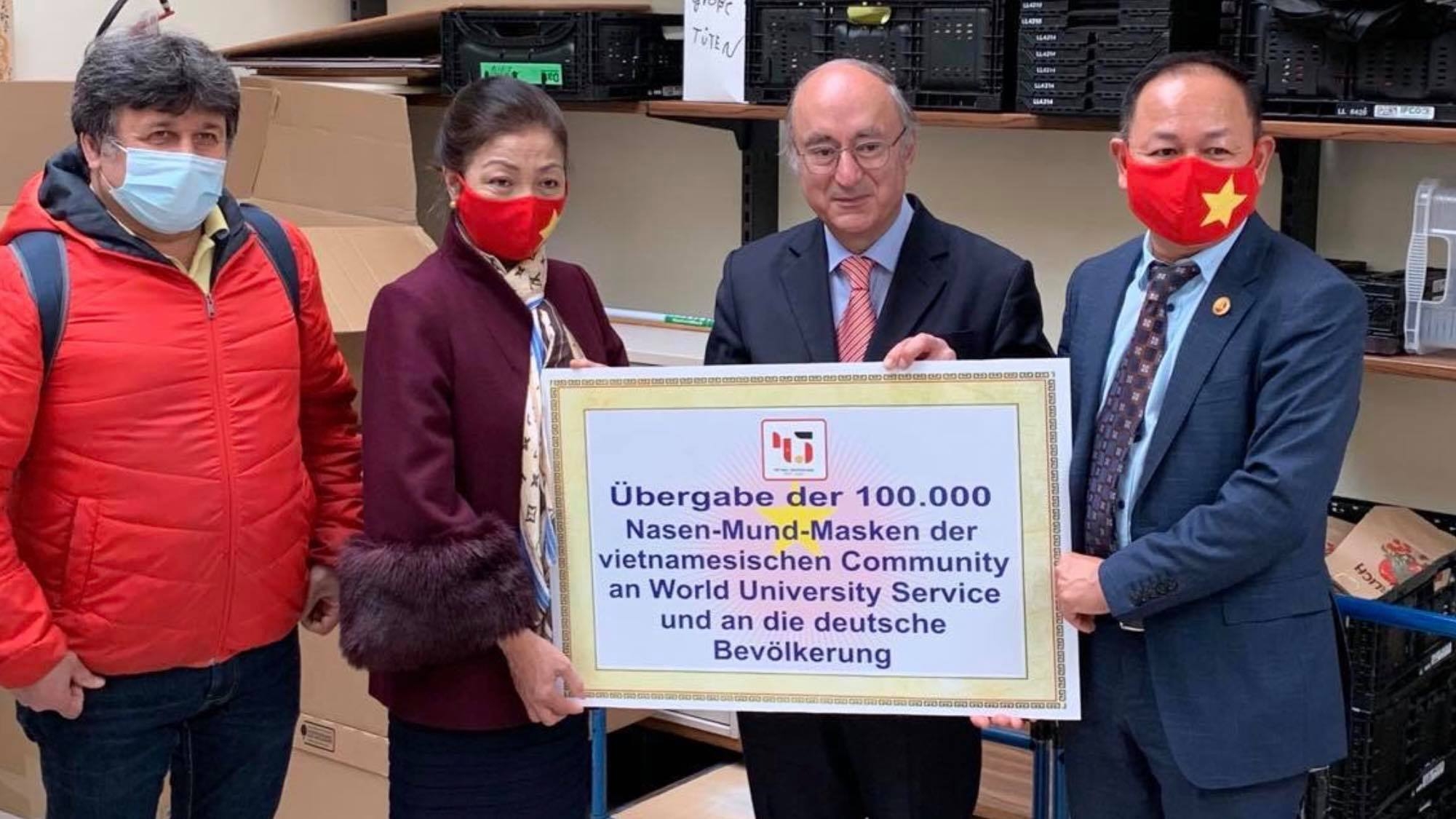 Cộng đồng người Việt tại Đức tặng 100.000 khẩu trang cho nhân dân 16 bang ở Đức cong dong nguoi viet tai duc tang 100000 khau trang cho nhan dan 16 bang o duc