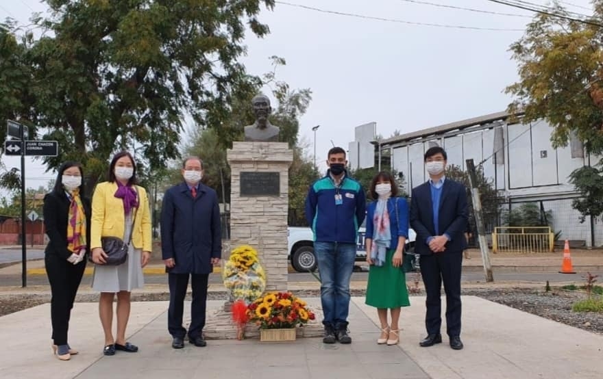 Đại sứ quán Việt Nam tại 5 nước đã tổ chức nhiều hoạt động nhân kỷ niệm 130 năm ngày sinh của Bác dai su quan viet nam tai 5 nuoc da to chuc nhieu hoat dong nhan ky niem 130 nam ngay sinh cua bac