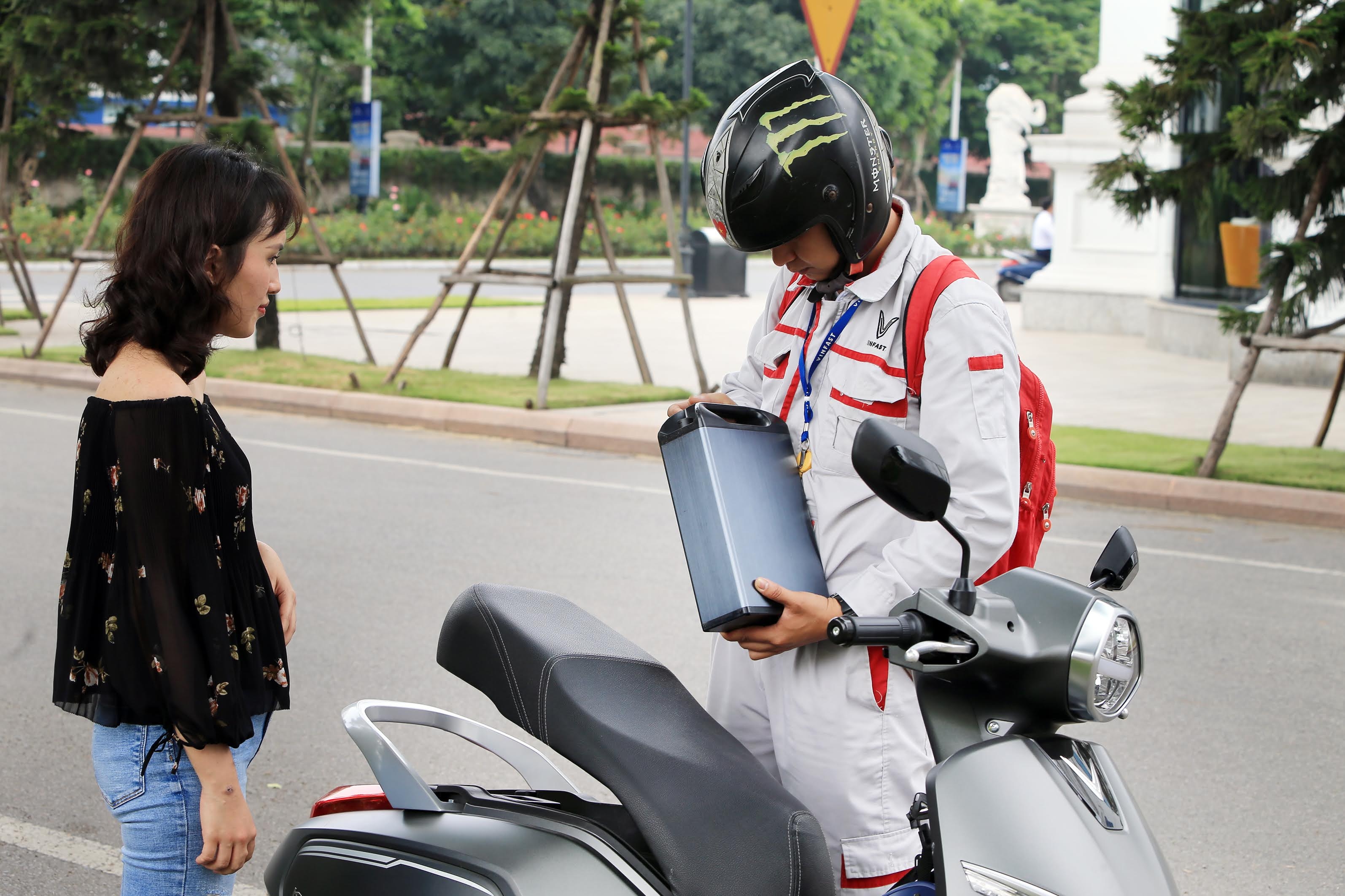 VinFast cho thuê, đổi pin xe điện: “Lợi cả đôi đường” vinfast cho thue doi pin xe dien loi ca doi duong