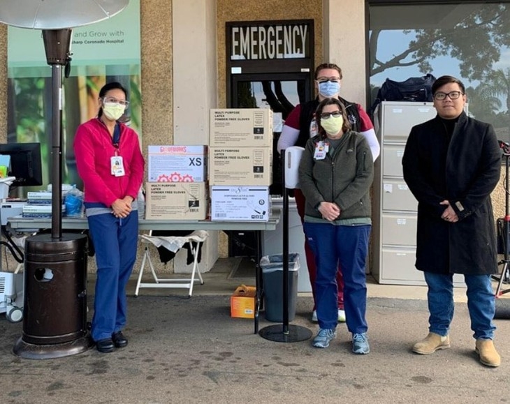 Sinh viên Việt Nam tại California tặng 750 chiếc khẩu trang, 5.000 đôi găng tay bảo hộ cho bệnh viện ở Mỹ sinh vien viet nam tai california gay quy ung ho 5000 doi gang tay bao ho cho benh vien dia phuong chong covid 19
