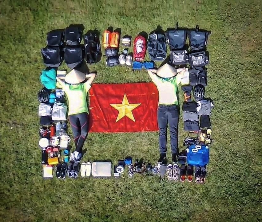 Cặp đôi vợ Việt chồng Pháp đạp xe qua 18 quốc gia để gây quỹ cho trẻ em nghèo cap doi vo viet chong phap dap xe qua 18 quoc gia de gay quy cho tre em ngheo