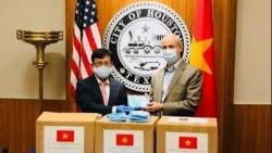 Việt Nam tặng 3.000 khẩu trang giúp Houston, Texas, Mỹ phòng, chống COVID-19
