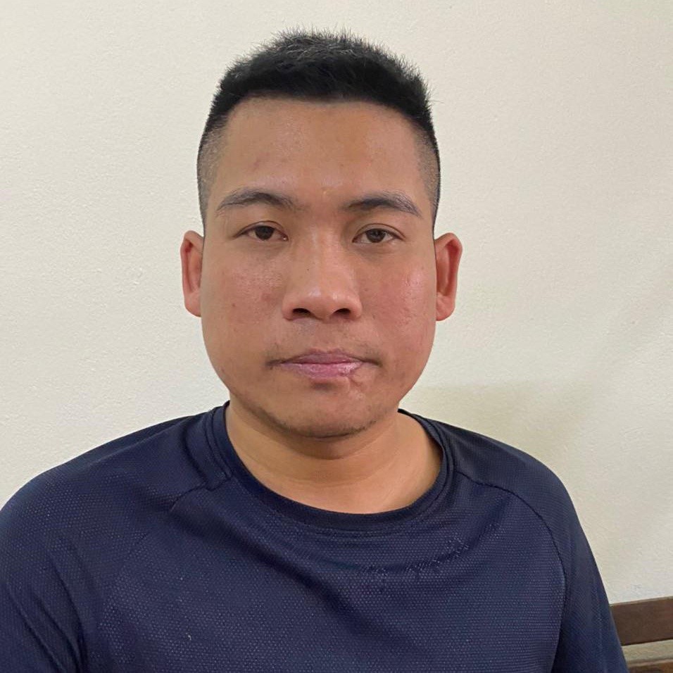 Tạm giữ hình sự tài xế taxi chiếm đoạt điện thoại của hai cô gái Nga Tạm giữ hình sự tài xế taxi chiếm đoạt điện thoại của hai cô gái Nga