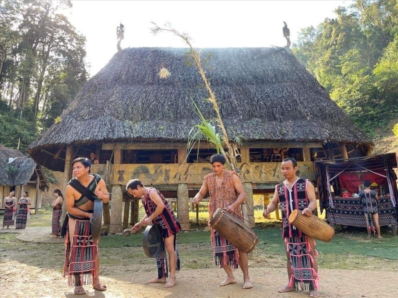 Người Cơ Tu làm du lịch từ những cánh rừng Người Cơ Tu làm du lịch từ những cánh rừng