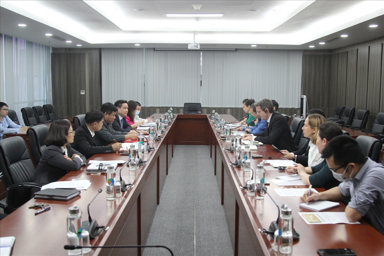 Thứ trưởng, Phó Chủ nhiệm Y Thông làm việc với Đoàn CPM 2022 của ADB Thứ trưởng, Phó Chủ nhiệm Y Thông làm việc với Đoàn CPM 2022 của ADB