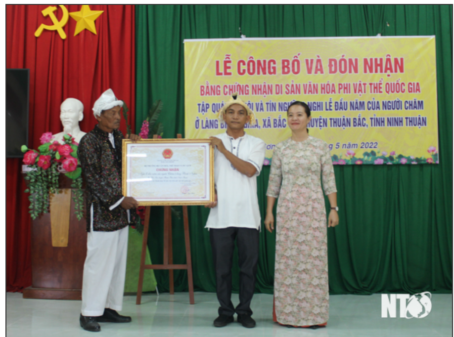 Nghi lễ đầu năm của người Chăm ở Ninh Thuận được công nhận là Di sản văn hóa phi vật thể quốc gia Nghi lễ đầu năm của người Chăm ở Ninh Thuận được công nhận là Di sản văn hóa phi vật thể quốc gia