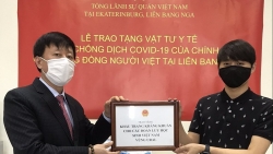 chinh phu viet nam gui tang 18000 khau trang cho cong dong nguoi viet o mien trung lien bang nga