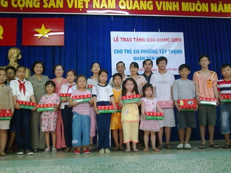 SPIR Việt Nam tặng 300 suất quà giúp người dân thủ đô khắc phục hậu quả do COVID-19 spir viet nam tang 300 suat qua giup nguoi dan thu do khac phuc hau qua do covid 19