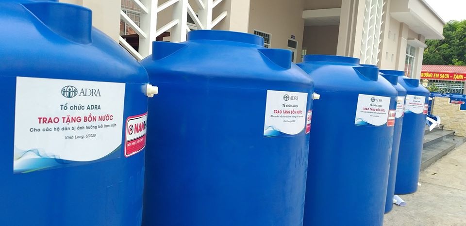 ADRA trao tặng bồn nước hỗ trợ cho 200 hộ dân nghèo tại Trà Ôn, Vĩnh Long khắc phục hạn mặn adra trao tang bon nuoc ho tro cho 200 ho dan ngheo tai tra on vinh long khac phuc han man