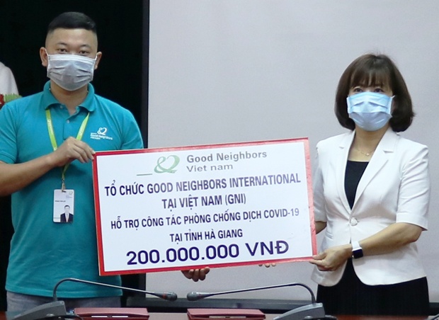 Tổ chức GNI ủng hộ Hà Giang 200 triệu đồng phòng, chống COVID-19 (Ảnh: Baohagiang) to chuc gni ung ho ha giang 200 trieu dong phong chong covid 19 anh baohagiang