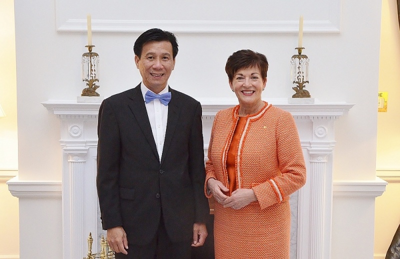 Đại sứ Việt Nam tại New Zealand Tạ Văn Thông trình Quốc thư lên bà Patsy Reddy, Toàn quyền New Zealand tháng 6/2018 (Ảnh: Đại sứ quán Việt Nam tại New Zealand) dai su viet nam tai new zealand ta van thong trinh quoc thu len ba patsy reddy toan quyen new zealand thang 62018 anh dsq