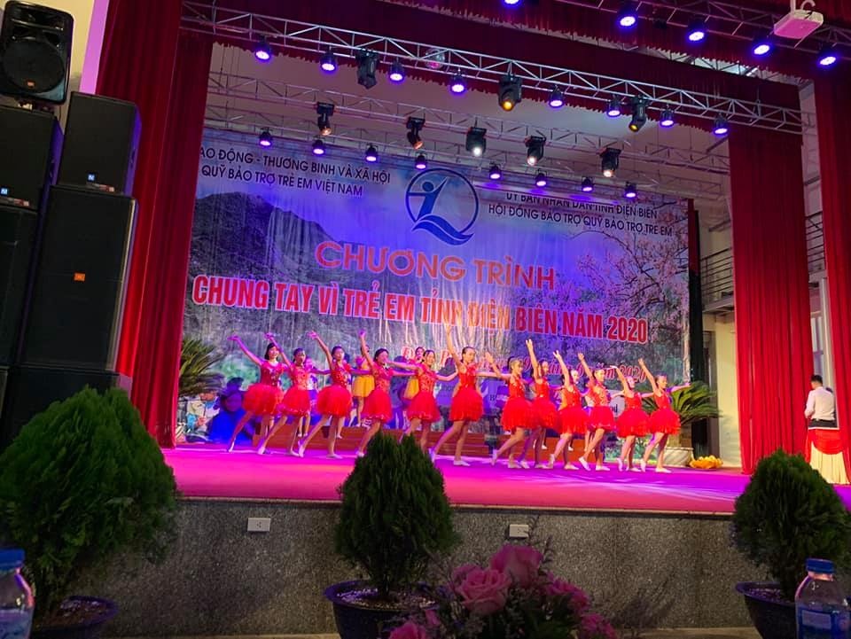 Tiết mục văn nghệ chào mừng. tiet muc van nghe chao mung buoi le