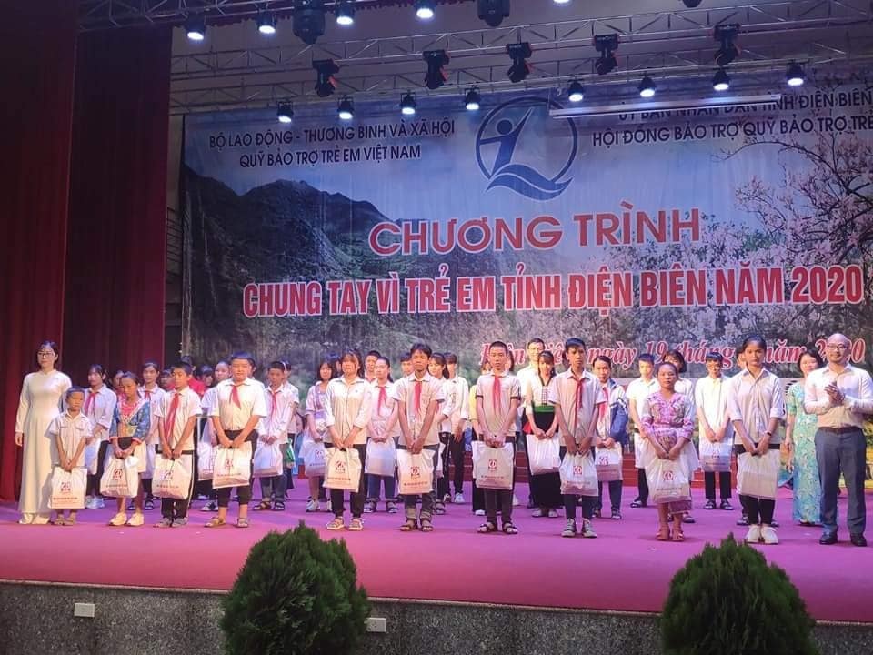 Trao 50 suất học bổng Chung tay vì trẻ em tỉnh Điện Biên năm 2020 trao 50 suat hoc bong chung tay vi tre em tinh dien bien nam 2020