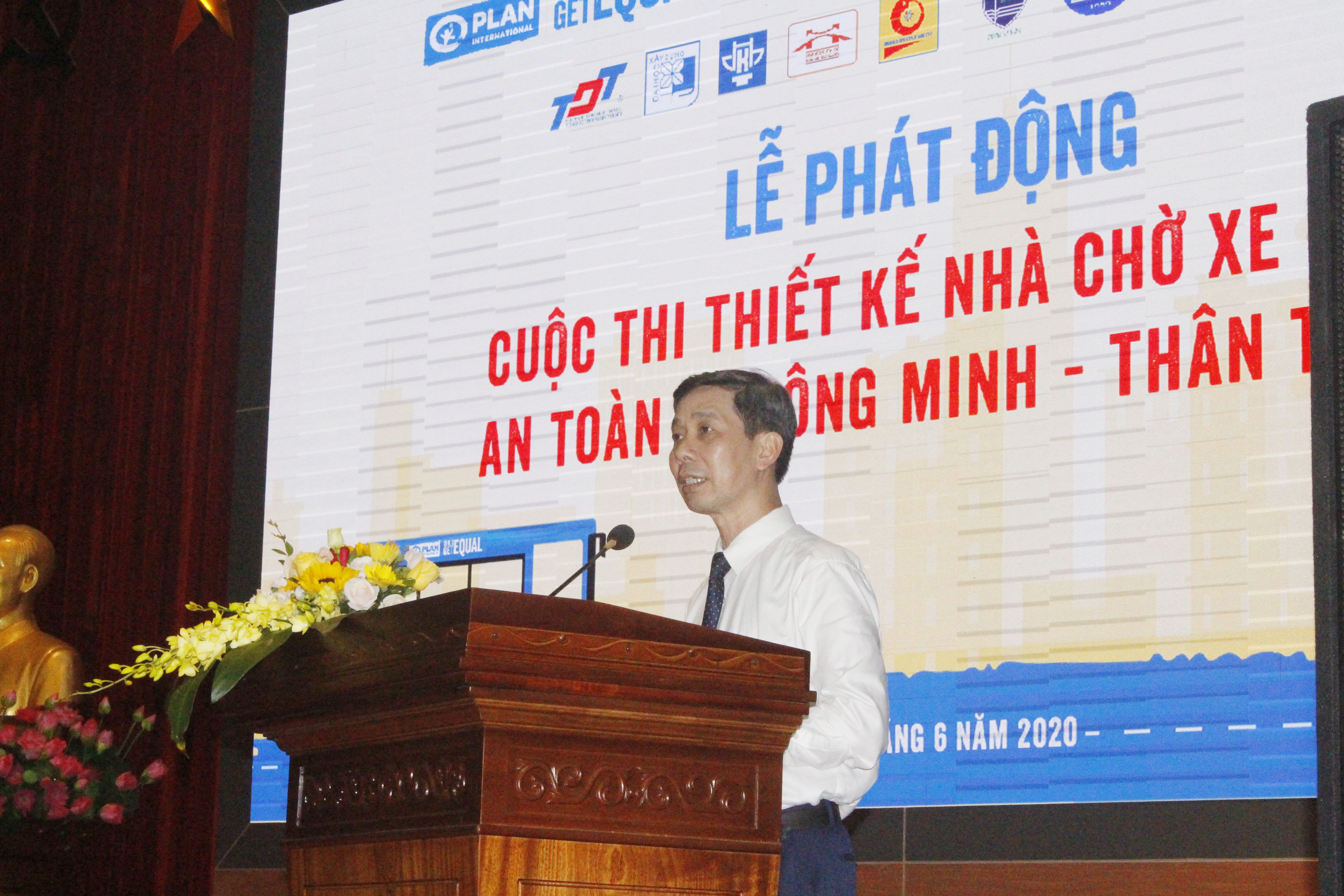 Đi tìm mô hình nhà chờ xe buýt an toàn thông minh nhất di tim mo hinh nha cho xe buyt an toan thong minh nhat