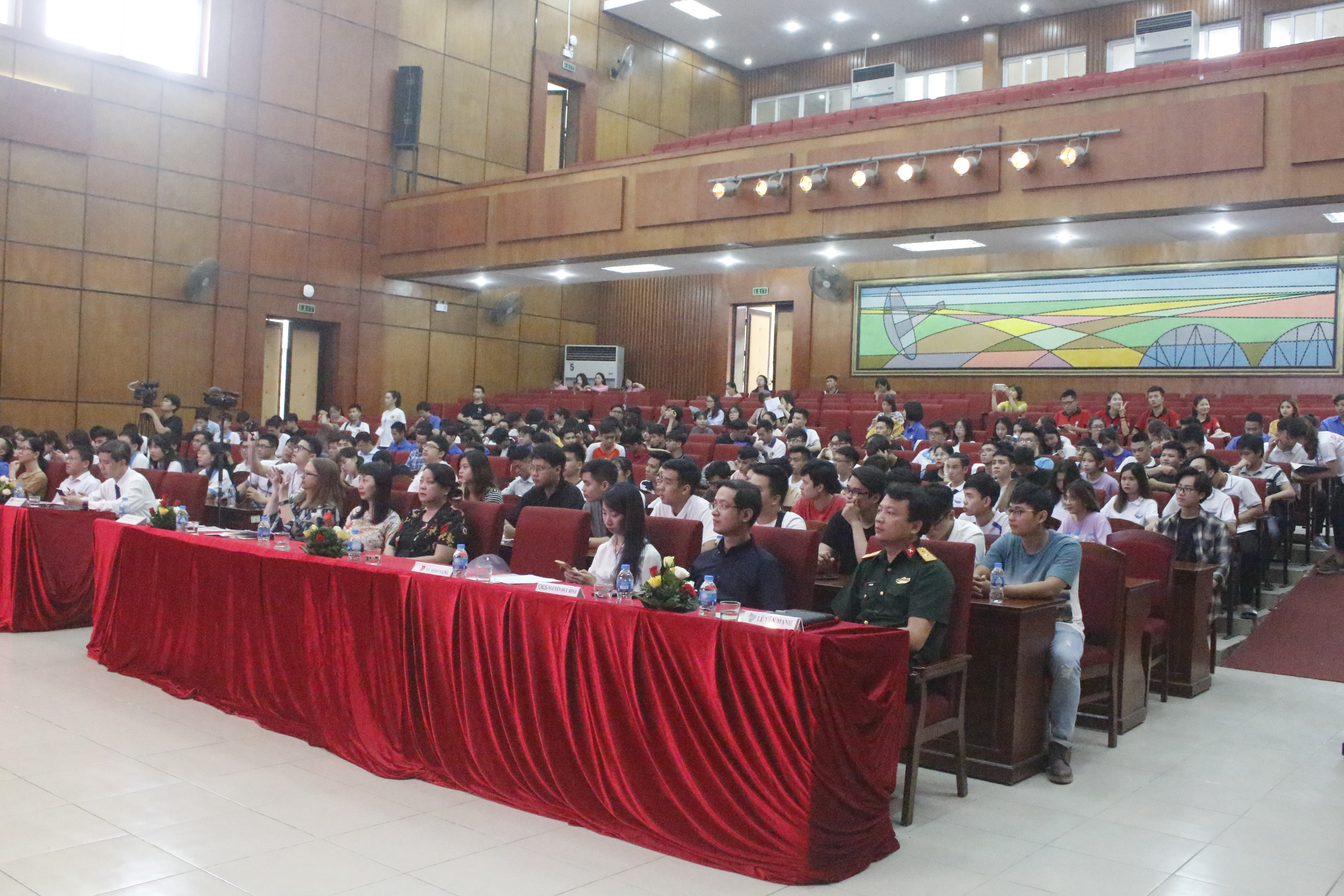 Đi tìm mô hình nhà chờ xe buýt an toàn thông minh nhất di tim mo hinh nha cho xe buyt an toan thong minh nhat