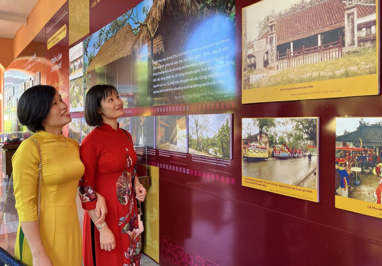 Khai mạc triển lãm ảnh chuyên đề về Bác Hồ tại thành phố Hồ Chí Minh Khai mạc triển lãm ảnh chuyên đề về Bác Hồ tại thành phố Hồ Chí Minh