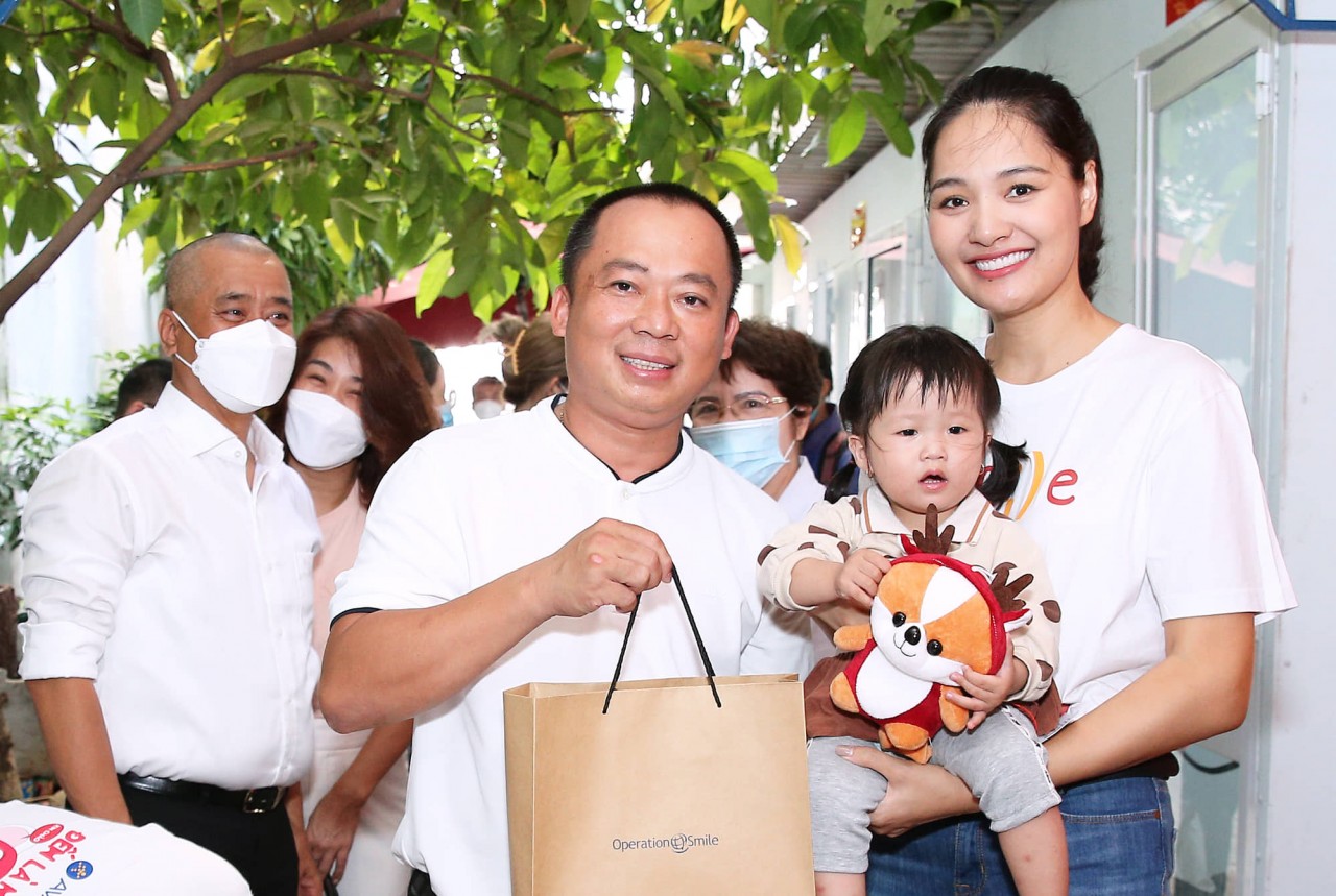 AVAKids hỗ trợ 50 trẻ em có hoàn cảnh khó khăn khám và điều trị các dị tật bẩm sinh khe hở môi, hở hàm ếch trong năm 2022