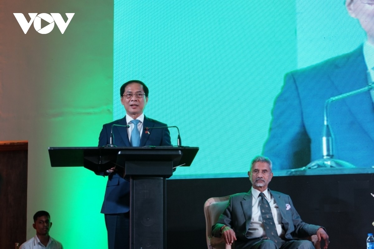 Bộ trưởng Ngoại giao Bùi Thanh Sơn gặp song phương Bộ trưởng Ngoại giao Ấn Độ Bộ trưởng Ngoại giao Bùi Thanh Sơn gặp song phương Bộ trưởng Ngoại giao Ấn Độ