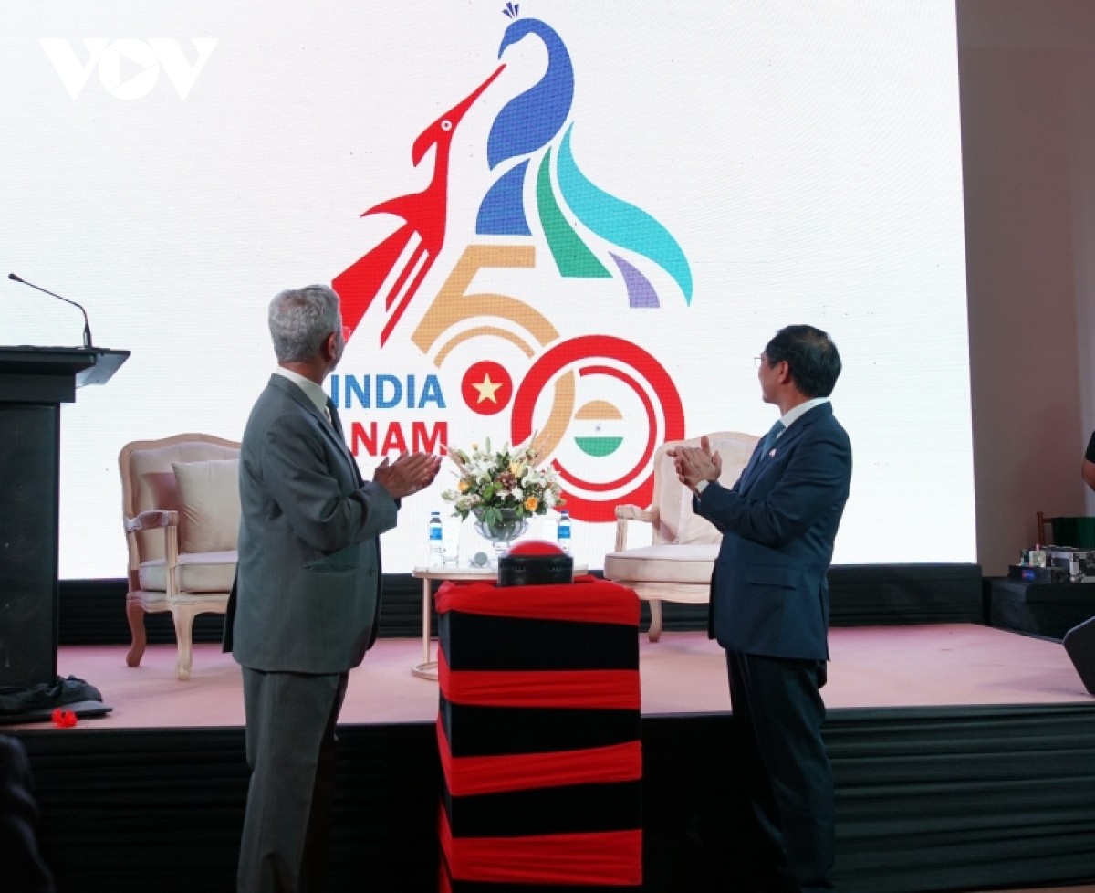 Bộ trưởng Ngoại giao Bùi Thanh Sơn gặp song phương Bộ trưởng Ngoại giao Ấn Độ Bộ trưởng Ngoại giao Bùi Thanh Sơn gặp song phương Bộ trưởng Ngoại giao Ấn Độ