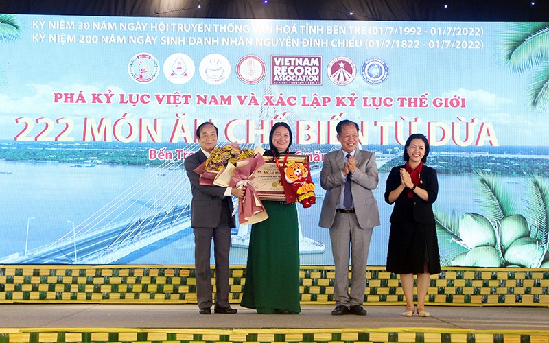 Bến Tre lập kỷ lục thế giới với 222 món ăn từ dừa Bến Tre lập kỷ lục thế giới với 222 món ăn từ dừa