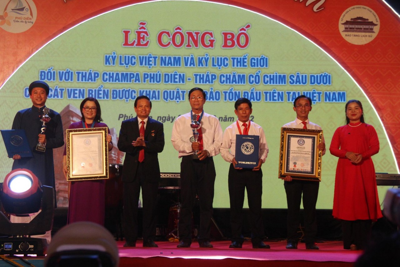 Tháp Champa Phú Diên (Huế) được công nhận kỷ lục thế giới Tháp Champa Phú Diên (Huế) được công nhận kỷ lục thế giới