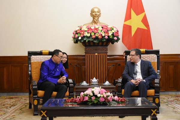 Thứ trưởng Đặng Minh Khôi và Đại sứ Tanee Sangrat (Ảnh: Tapchiquehuong) thu truong dang minh khoi va dai su tanee sangrat anh tapchiquehuong